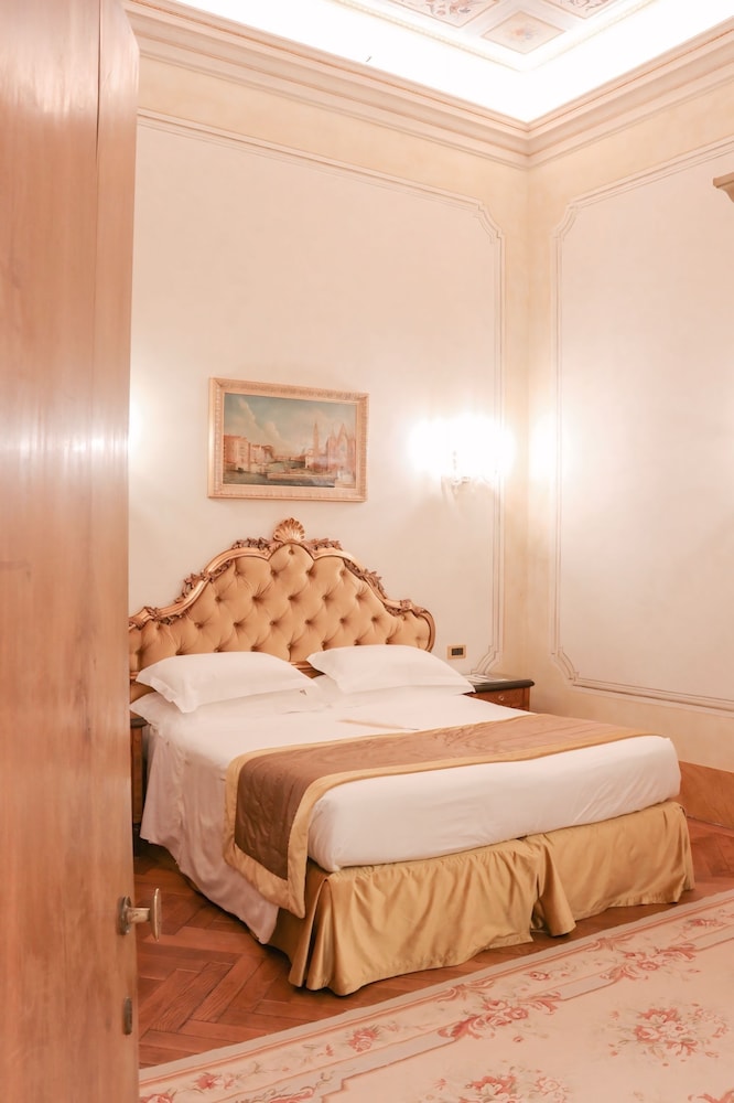 Hotel Ai Cavalieri di Venezia — Hotel rooms in Venice, Veneto