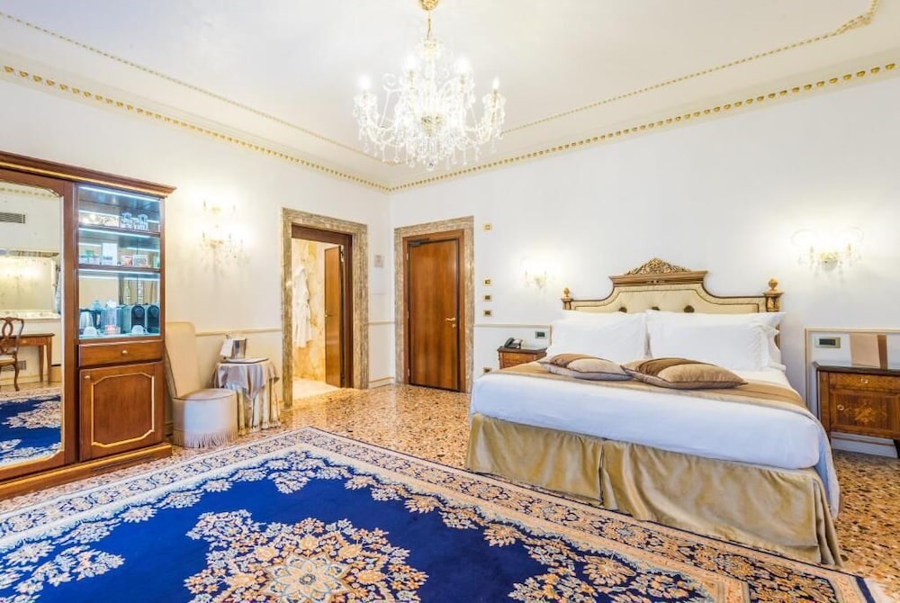Hotel Ai Cavalieri di Venezia — Hotel rooms in Venice, Veneto