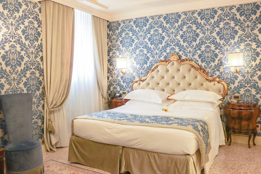 Hotel Ai Cavalieri di Venezia — Hotel rooms in Venice, Veneto