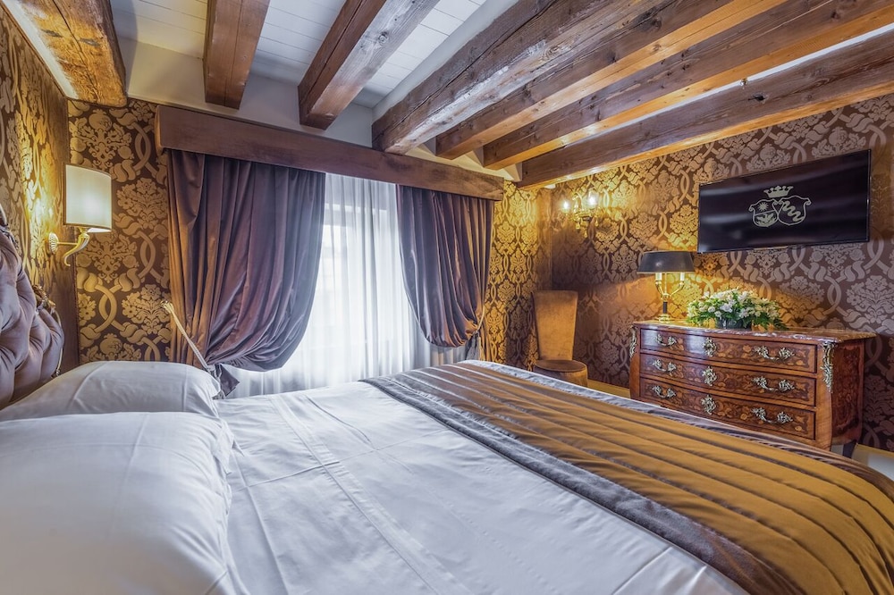Hotel Ai Cavalieri di Venezia — Hotel rooms in Venice, Veneto