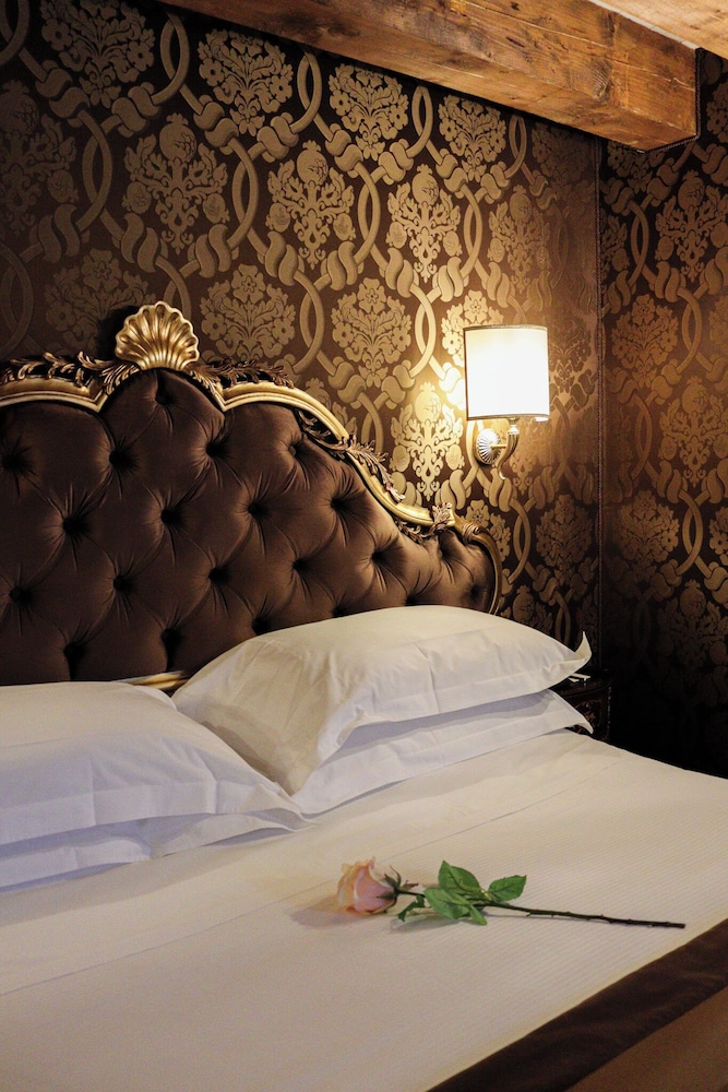 Hotel Ai Cavalieri di Venezia — Hotel rooms in Venice, Veneto