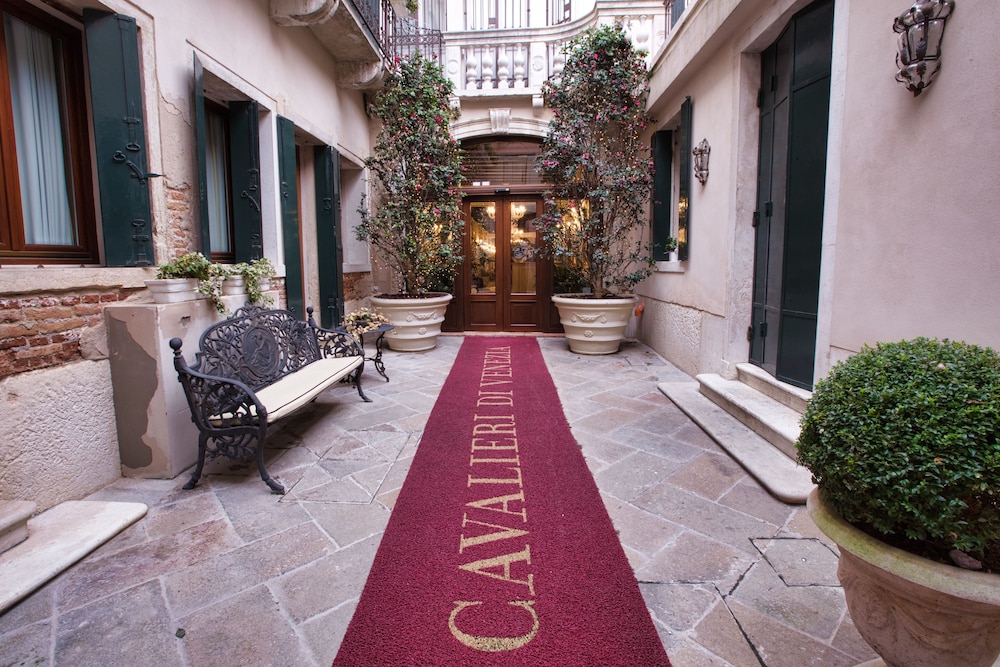 Hotel Ai Cavalieri di Venezia — Hotel building in Venice, Veneto