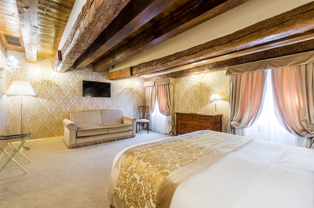 Hotel Ai Cavalieri di Venezia — Hotel rooms in Venice, Veneto