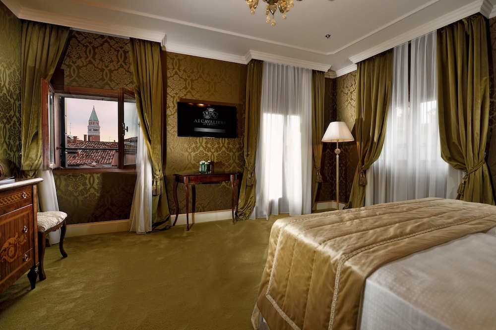 Hotel Ai Cavalieri di Venezia — Hotel rooms in Venice, Veneto
