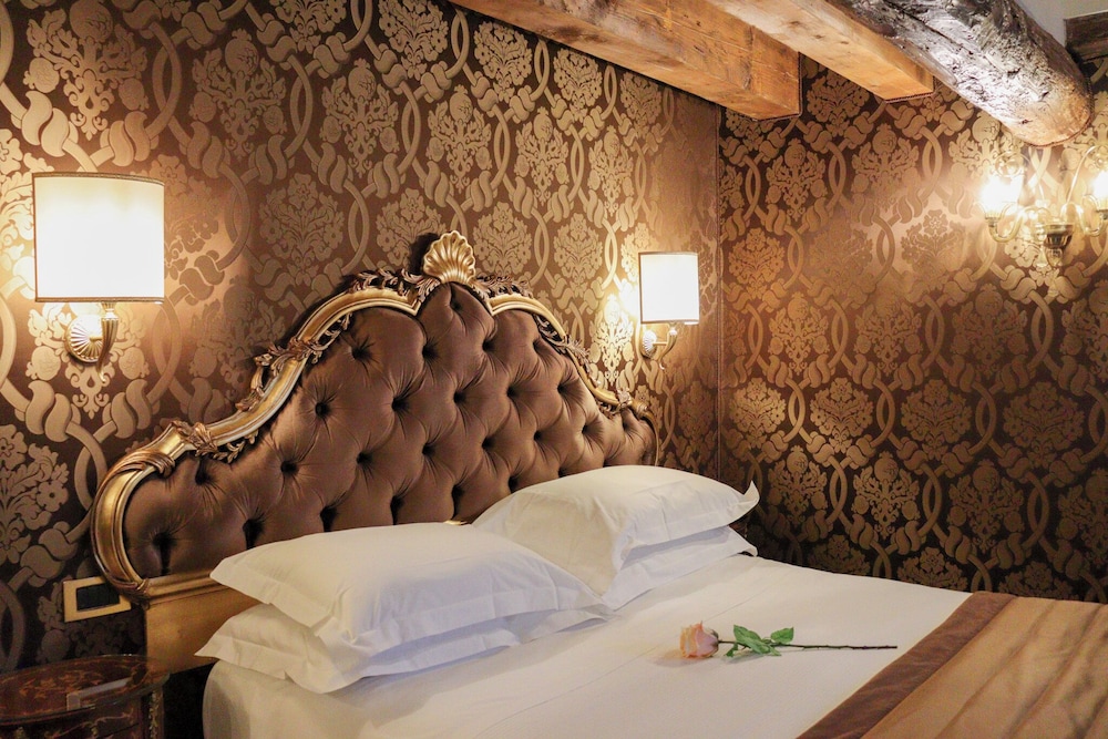 Hotel Ai Cavalieri di Venezia — Hotel rooms in Venice, Veneto