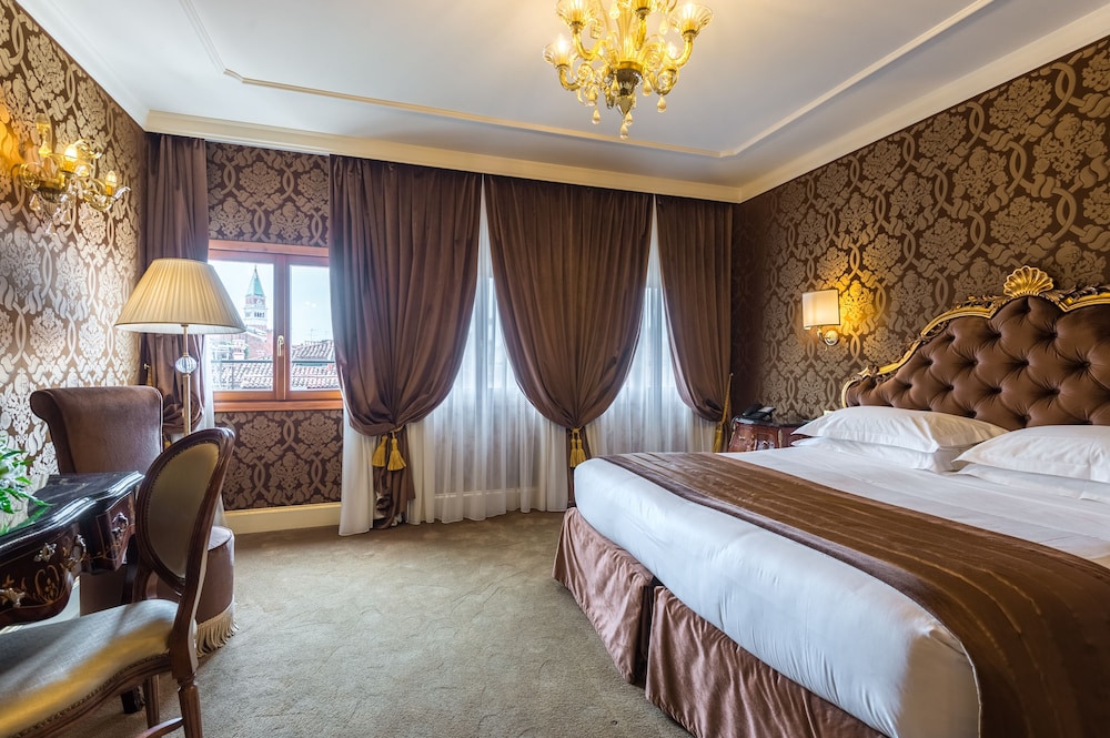 Hotel Ai Cavalieri di Venezia — Hotel rooms in Venice, Veneto