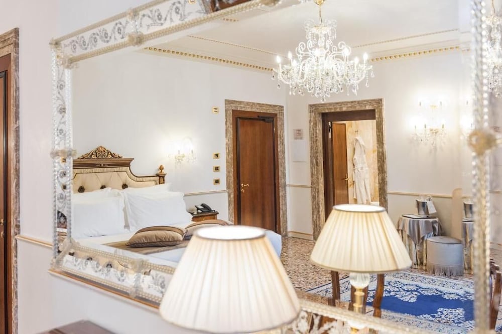 Hotel Ai Cavalieri di Venezia — Hotel rooms in Venice, Veneto