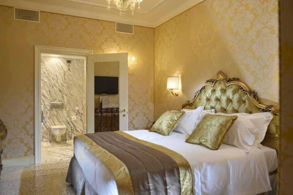 Hotel Ai Cavalieri di Venezia — Hotel rooms in Venice, Veneto