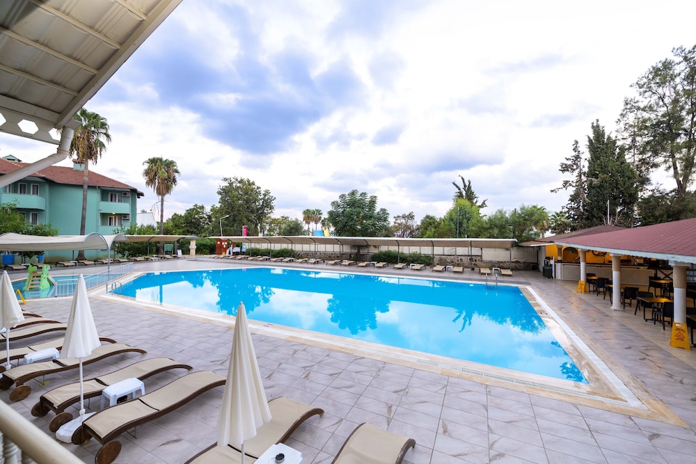 Armas Green Fugla Beach - All Inclusive — Swimming pool in Alanya