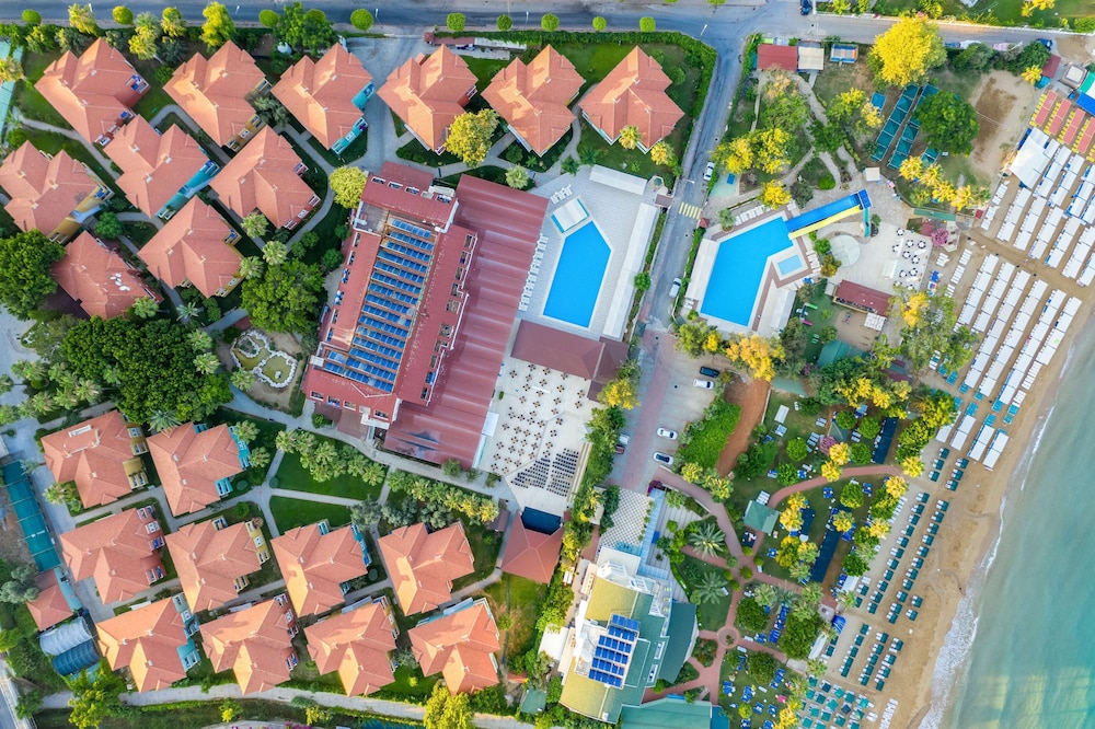Armas Green Fugla Beach - All Inclusive — Hotel building in Alanya