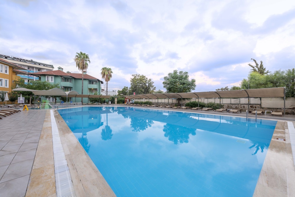 Armas Green Fugla Beach - All Inclusive — Swimming pool in Alanya