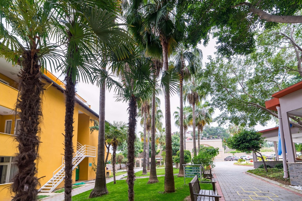 Armas Green Fugla Beach - All Inclusive — Hotel building in Alanya