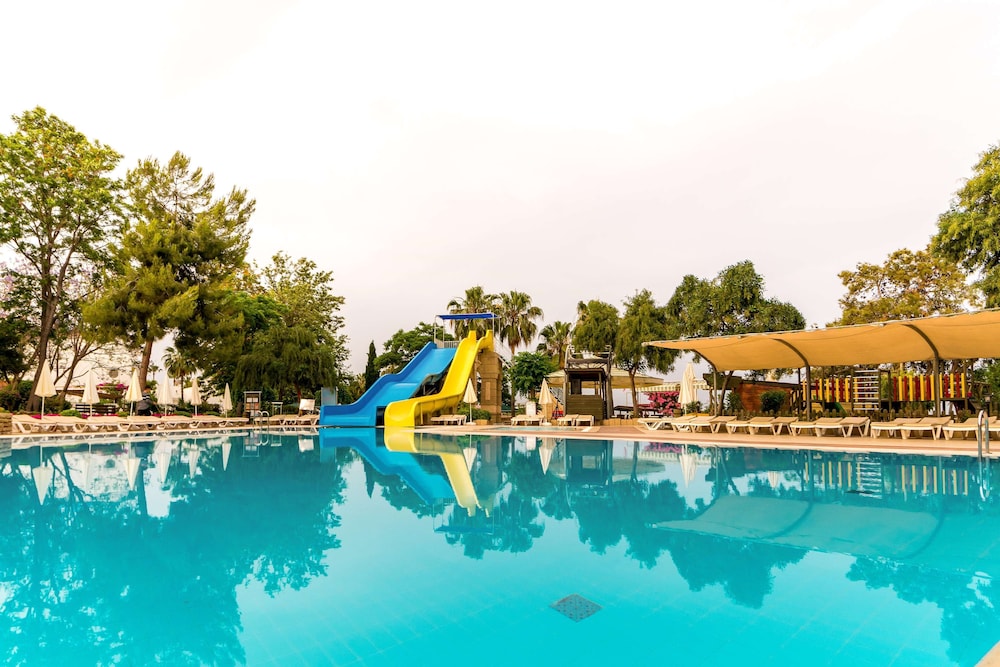 Armas Green Fugla Beach - All Inclusive — Swimming pool in Alanya