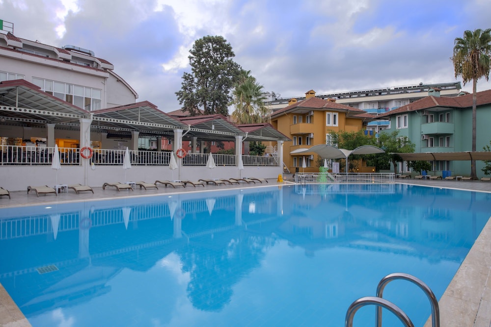 Armas Green Fugla Beach - All Inclusive — Swimming pool in Alanya