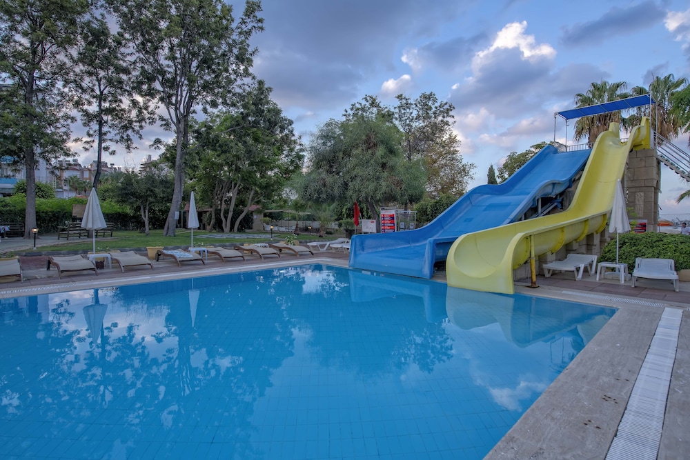 Armas Green Fugla Beach - All Inclusive — Swimming pool in Alanya