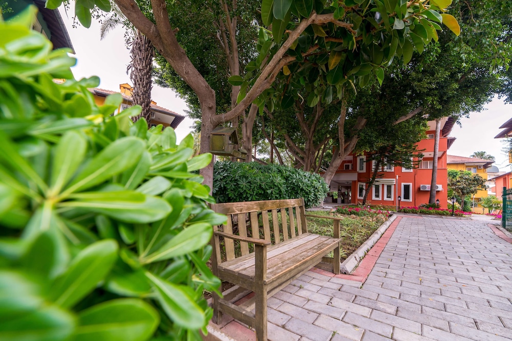 Armas Green Fugla Beach - All Inclusive — Hotel building in Alanya