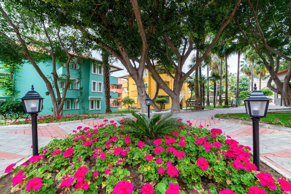 Armas Green Fugla Beach - All Inclusive — Hotel building in Alanya