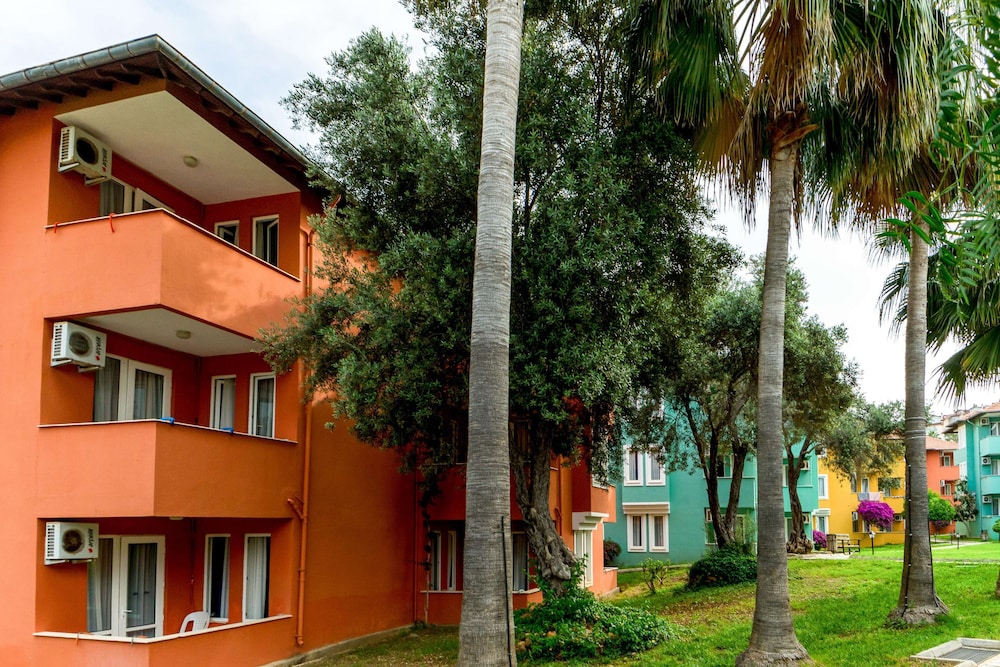 Armas Green Fugla Beach - All Inclusive — Hotel building in Alanya