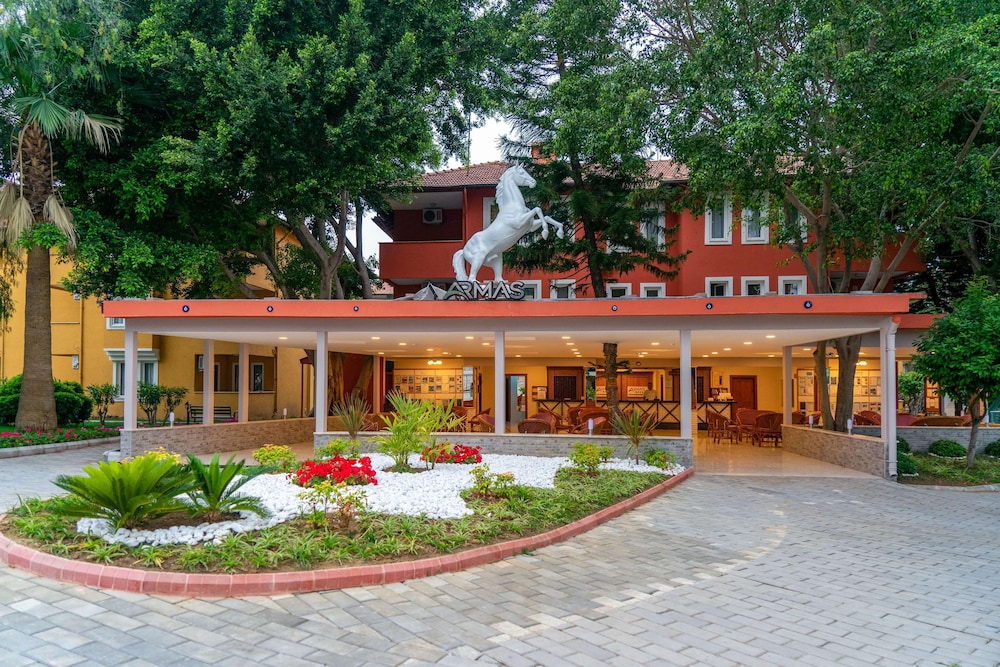 Armas Green Fugla Beach - All Inclusive — Hotel building in Alanya
