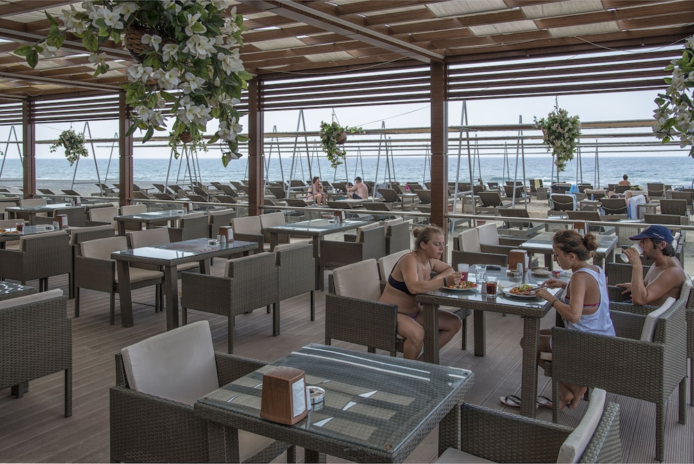 Michell Hotel - Adults Only - All Inclusive — Restaurant & bars in Alanya