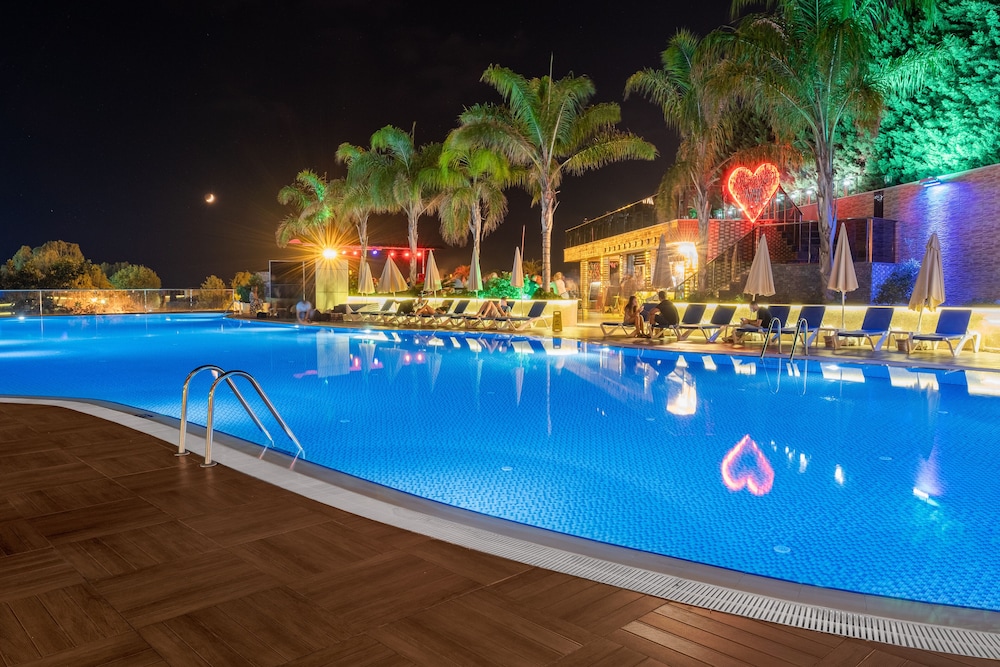Michell Hotel - Adults Only - All Inclusive — Swimming pool in Alanya