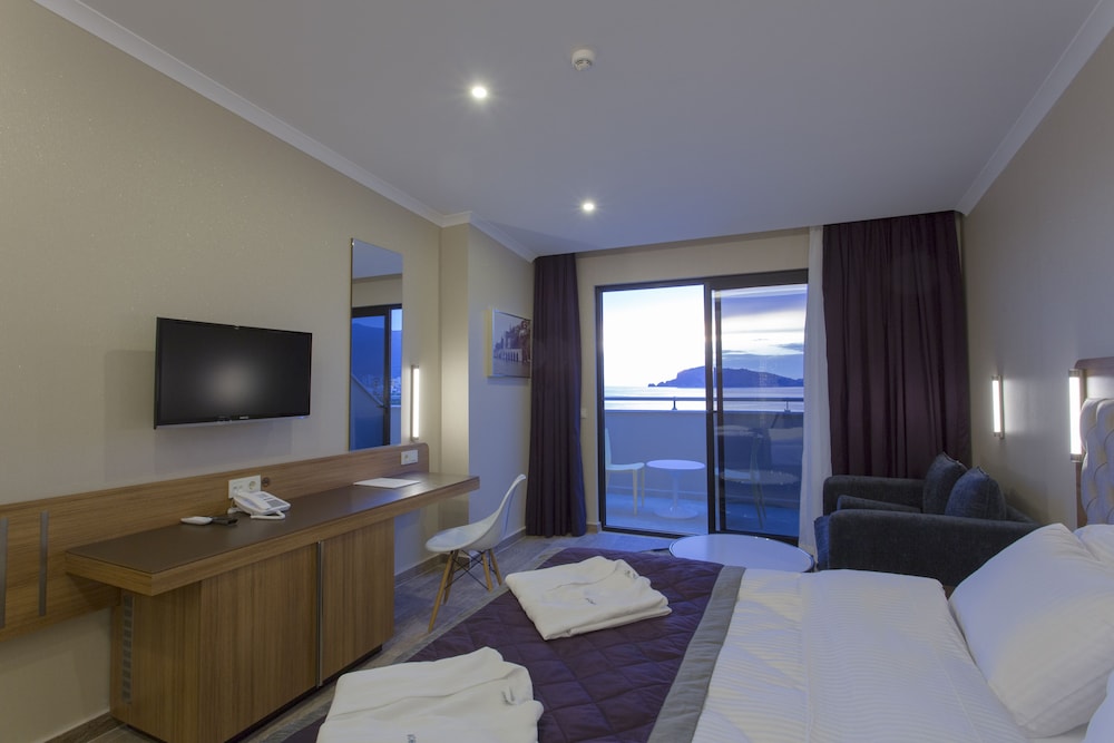 Michell Hotel - Adults Only - All Inclusive — Hotel rooms in Alanya