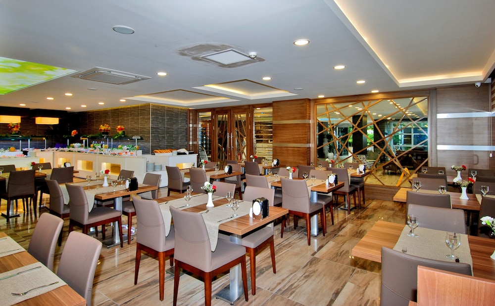 Kleopatra Ramira Hotel - All Inclusive — Restaurant & bars in Alanya