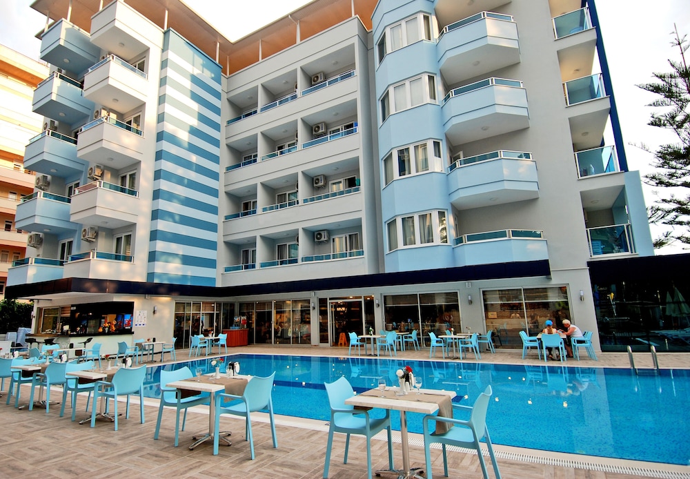 Kleopatra Ramira Hotel - All Inclusive — Hotel building in Alanya