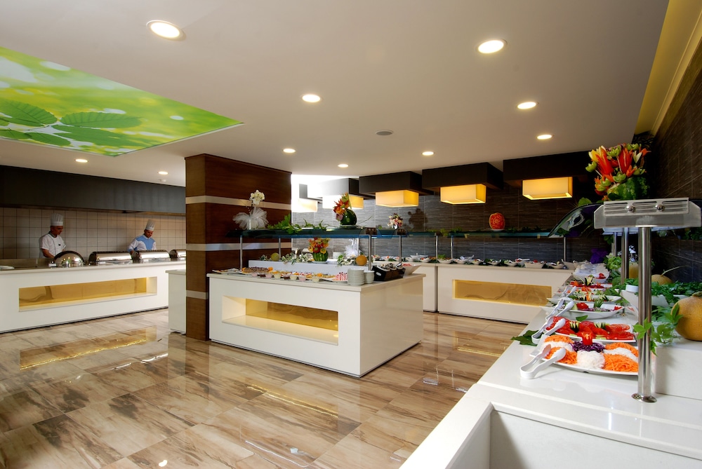 Kleopatra Ramira Hotel - All Inclusive — Restaurant & bars in Alanya