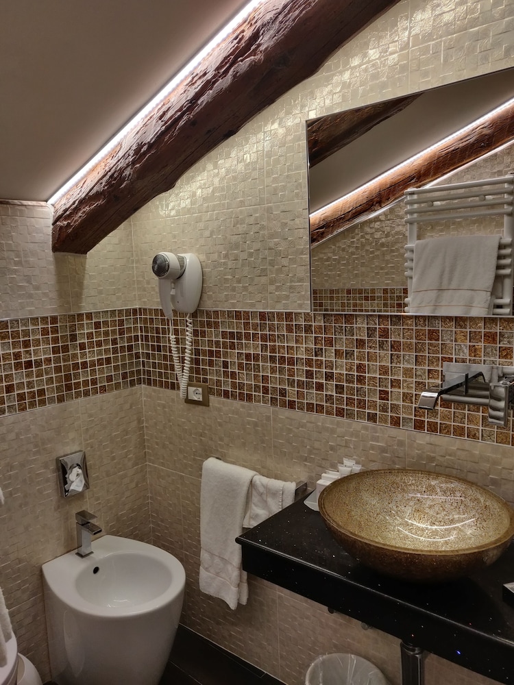 Hotel Ca Marinella — Hotel rooms in Venice, Veneto