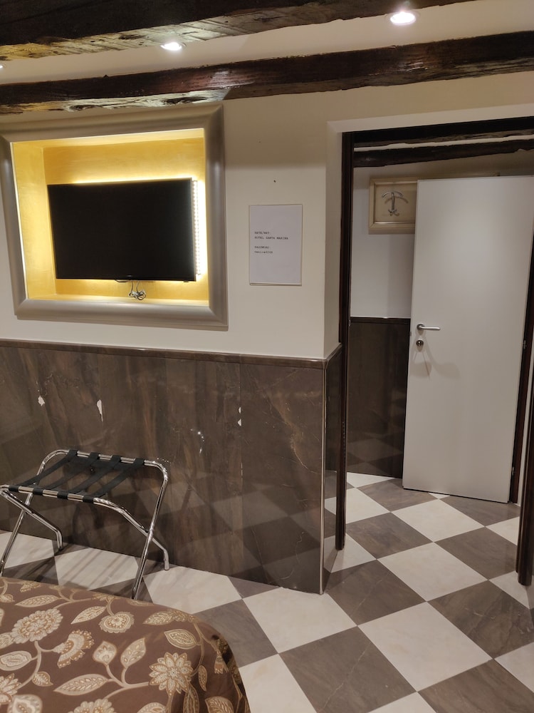 Hotel Ca Marinella — Hotel rooms in Venice, Veneto
