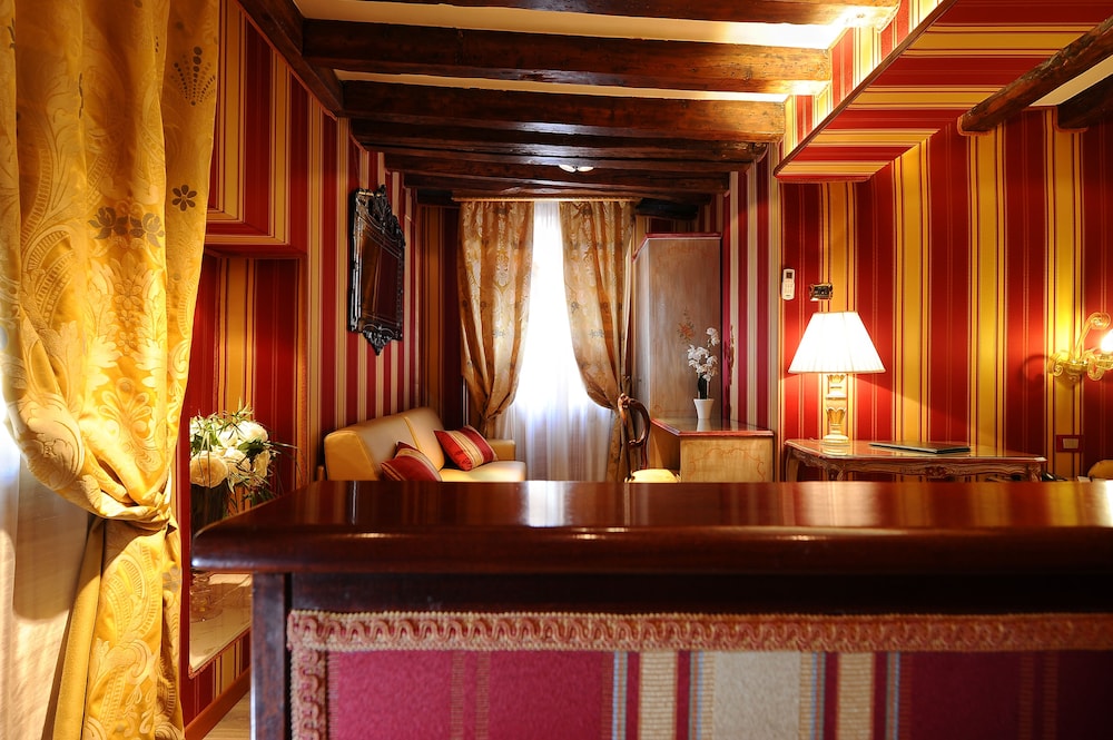 Hotel Ca Marinella — Hotel rooms in Venice, Veneto
