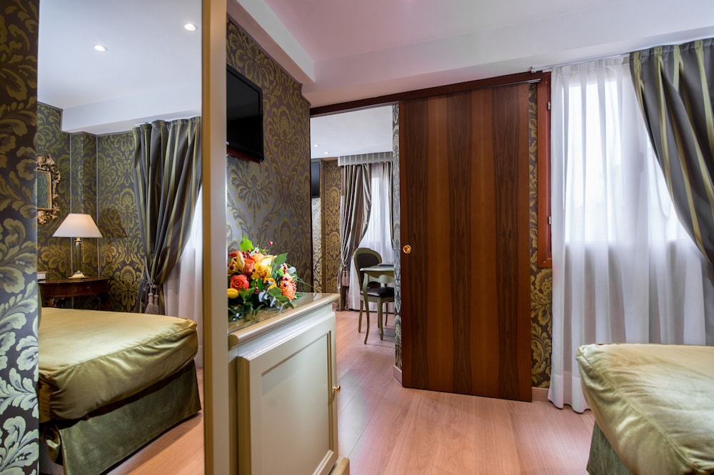 Hotel Ca Marinella — Hotel rooms in Venice, Veneto