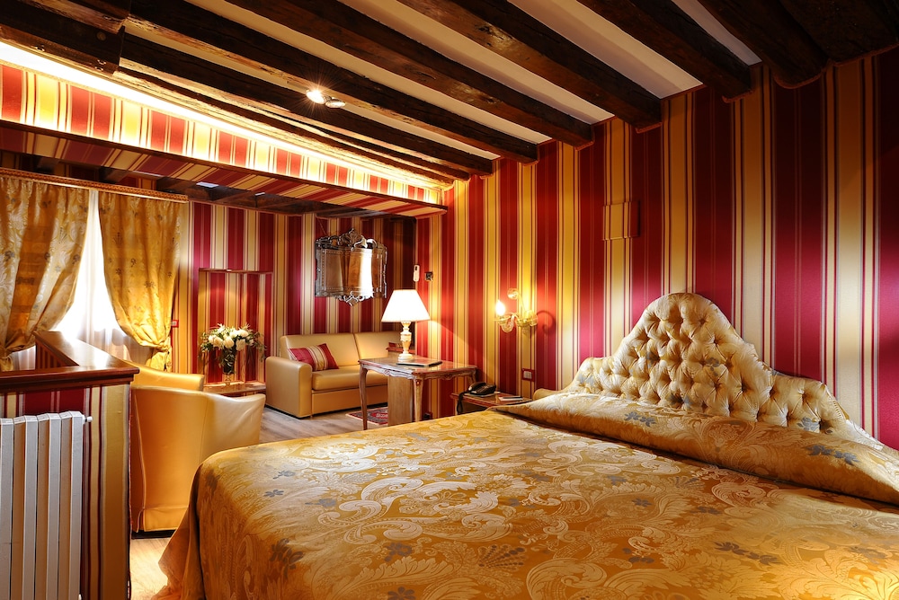 Hotel Ca Marinella — Hotel rooms in Venice, Veneto