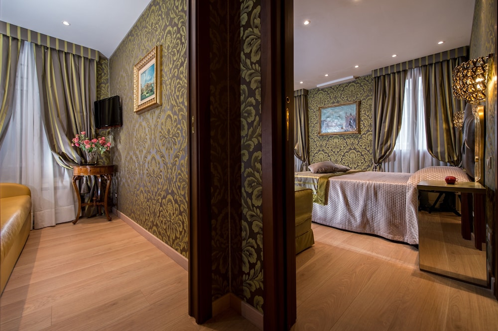Hotel Ca Marinella — Hotel rooms in Venice, Veneto