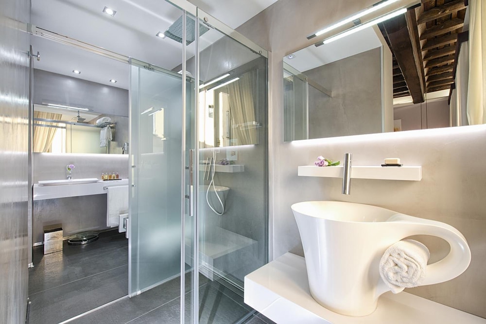Domus Libera — Hotel rooms in Rome, Lazio
