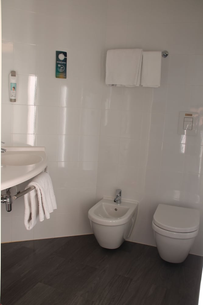 Ibis Milano Fiera — Hotel rooms in Lainate, Lombardy