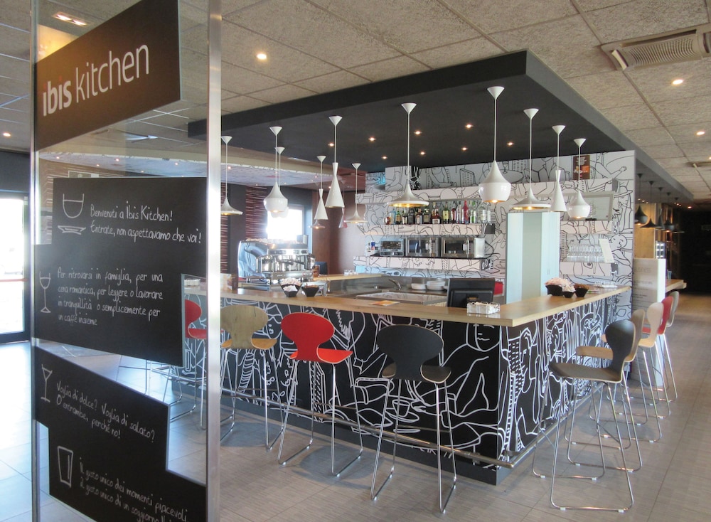 Ibis Milano Fiera — Restaurant & bars in Lainate, Lombardy