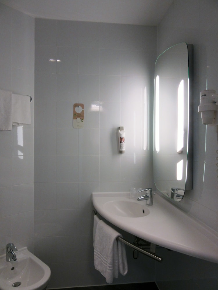 Ibis Milano Fiera — Hotel rooms in Lainate, Lombardy