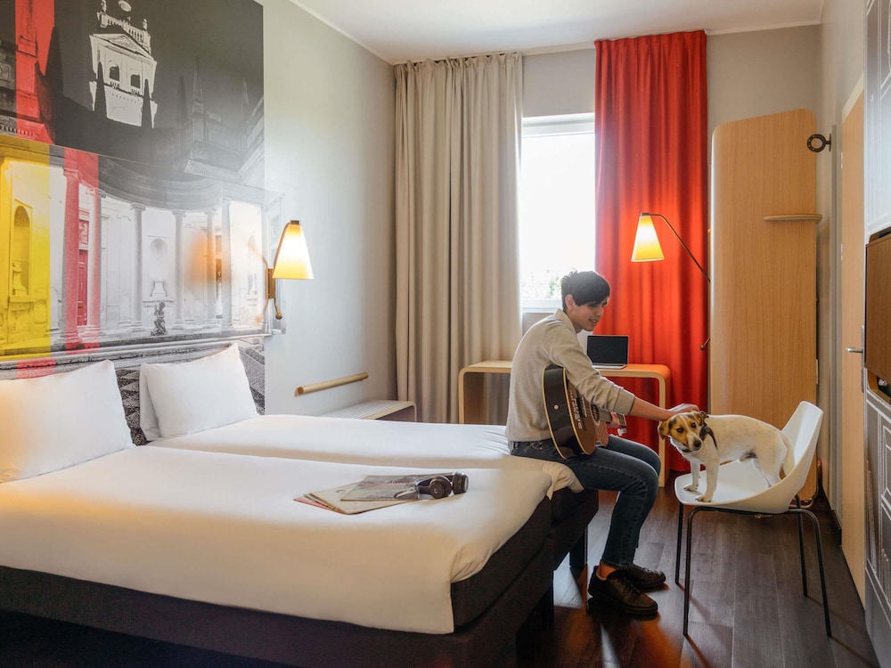 Ibis Milano Fiera — Hotel rooms in Lainate, Lombardy