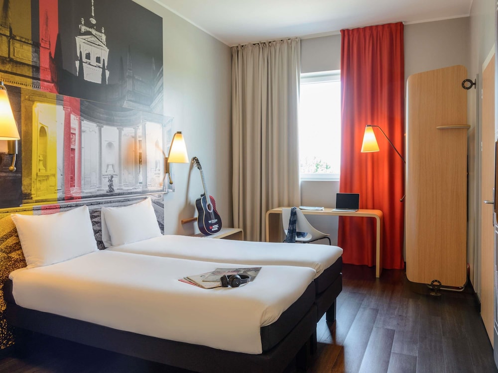 Ibis Milano Fiera — Hotel rooms in Lainate, Lombardy