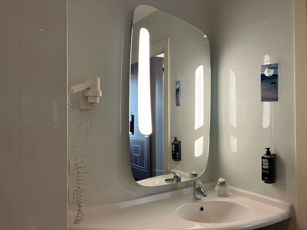 Ibis Milano Fiera — Hotel rooms in Lainate, Lombardy