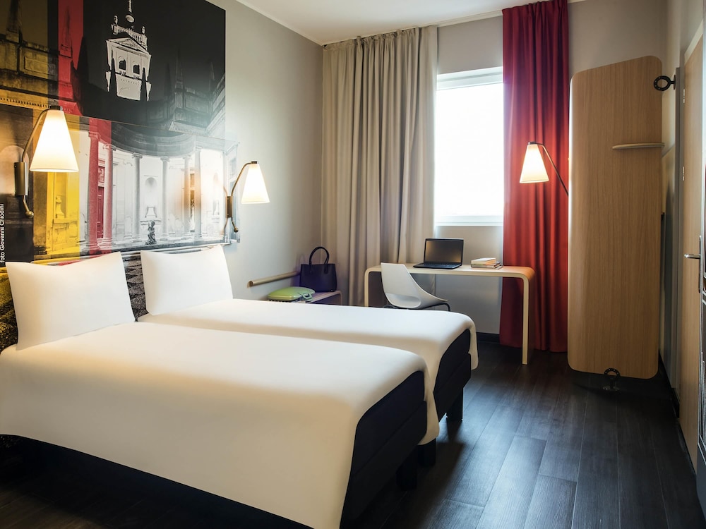 Ibis Milano Fiera — Hotel rooms in Lainate, Lombardy