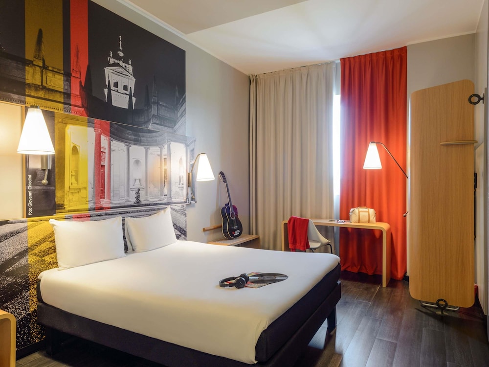 Ibis Milano Fiera — Hotel rooms in Lainate, Lombardy