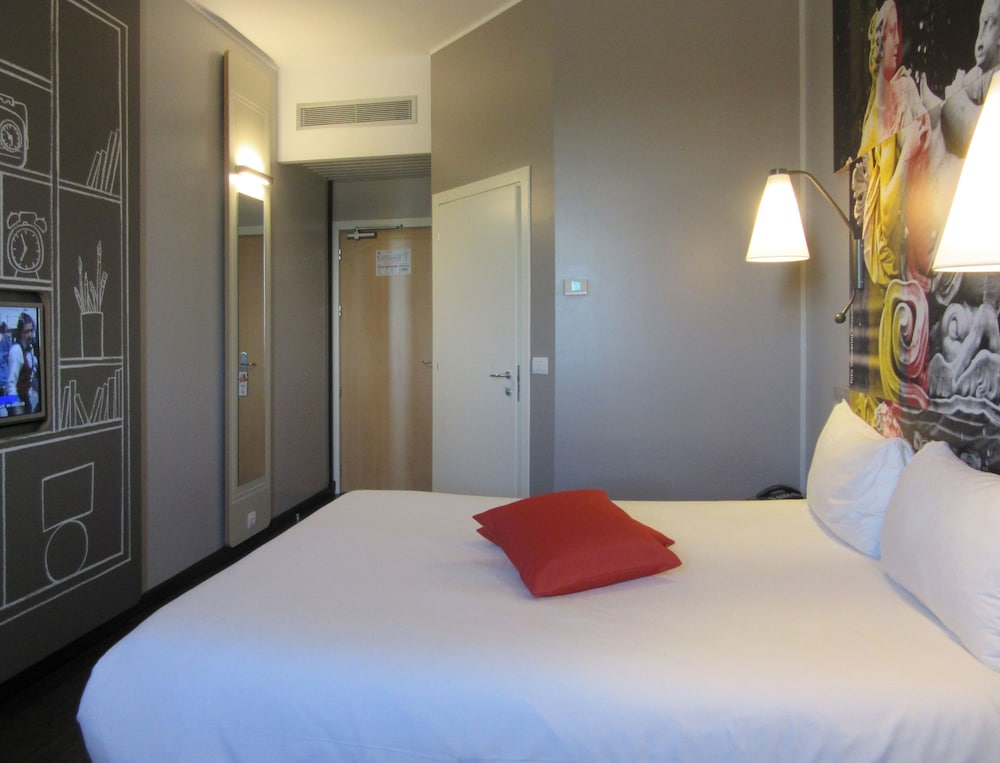 Ibis Milano Fiera — Hotel rooms in Lainate, Lombardy