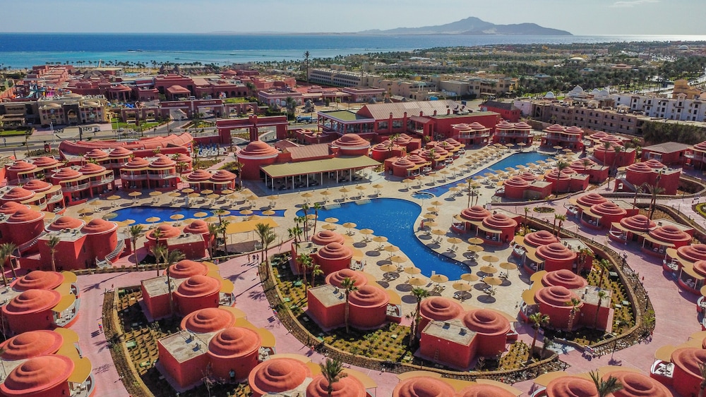 Pickalbatros Laguna Club Resort Sharm El Sheikh — Swimming pool in Sharm El Sheikh, Red Sea