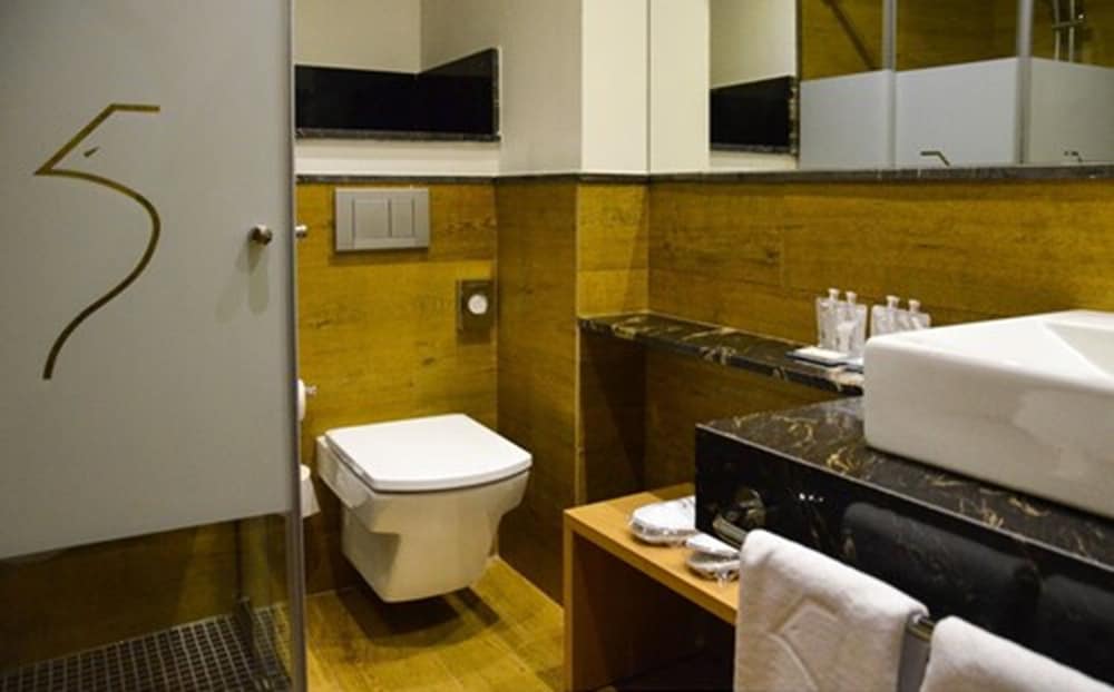Aguilas5 SevillaSuites — Rooms in Seville, Andalusia