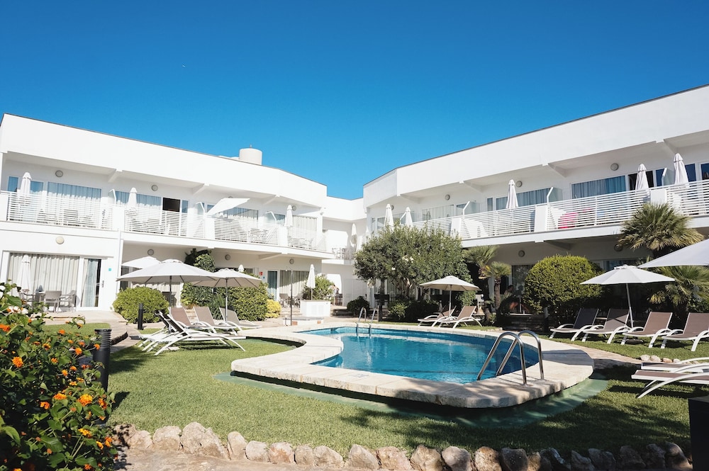 Hoposa Apartamentos Montelin — Swimming pool in Puerto Pollensa, Balearic Islands