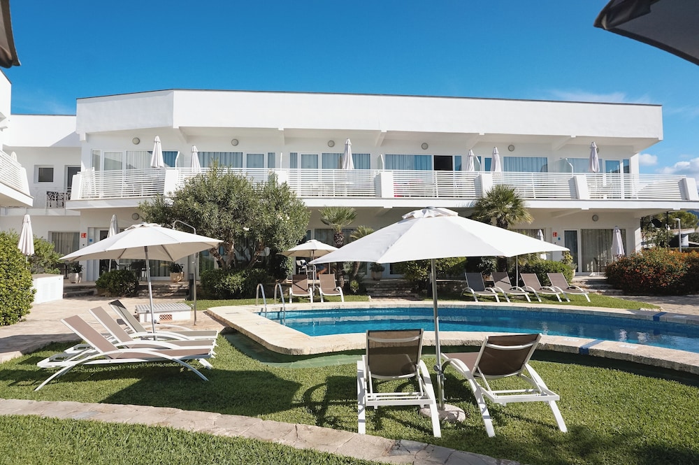 Hoposa Apartamentos Montelin — Swimming pool in Puerto Pollensa, Balearic Islands
