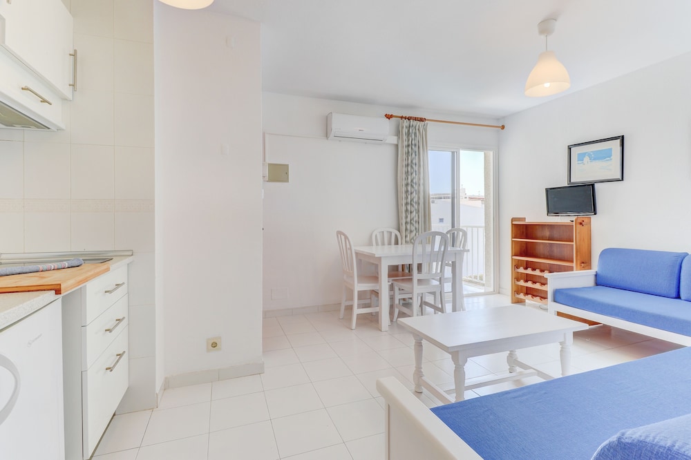 Apartamentos Llevant Puerto de Pollensa — Hotel rooms in Puerto Pollensa, Balearic Islands